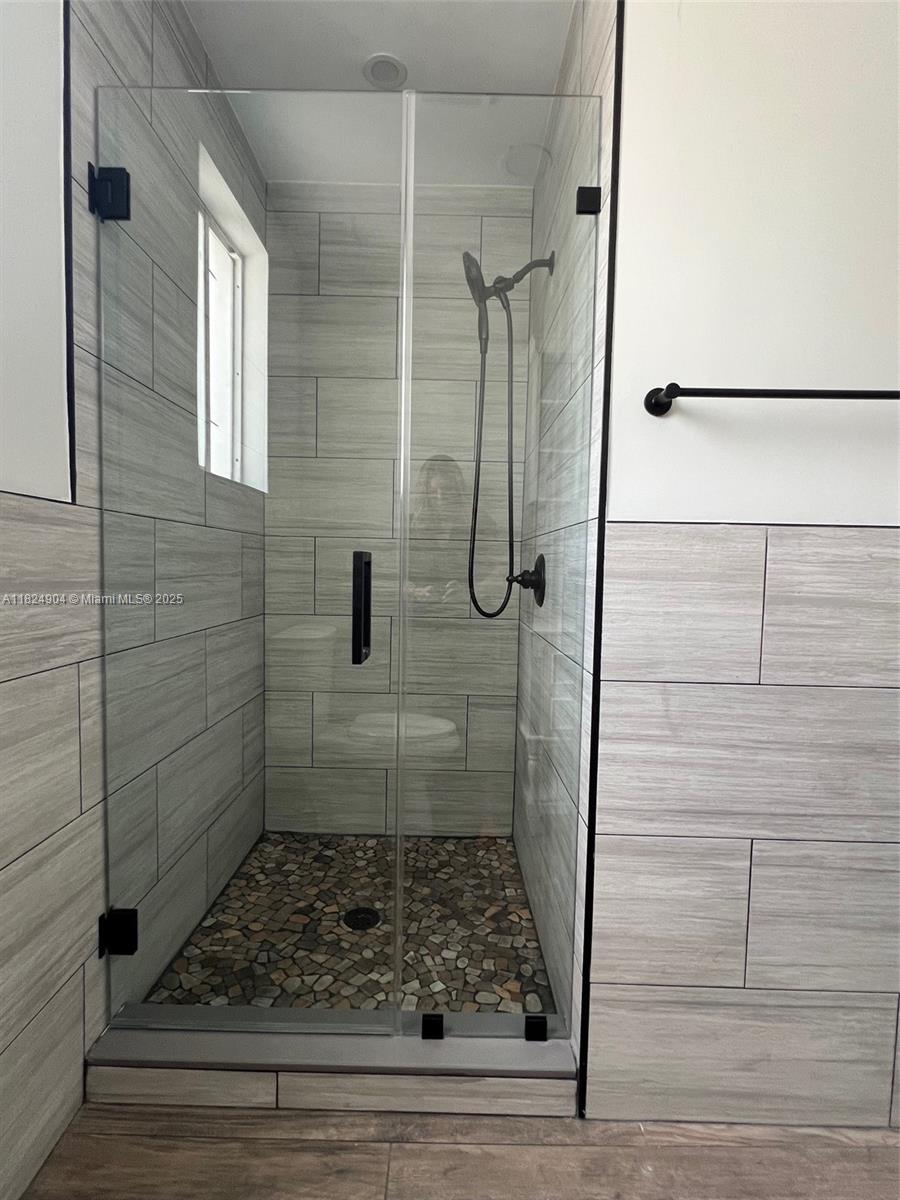 2260 SW 17th St Unit: Back