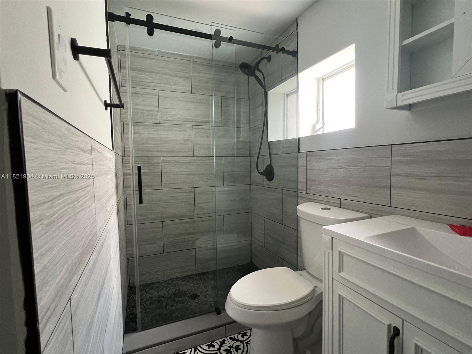 2260 SW 17th St Unit: Back