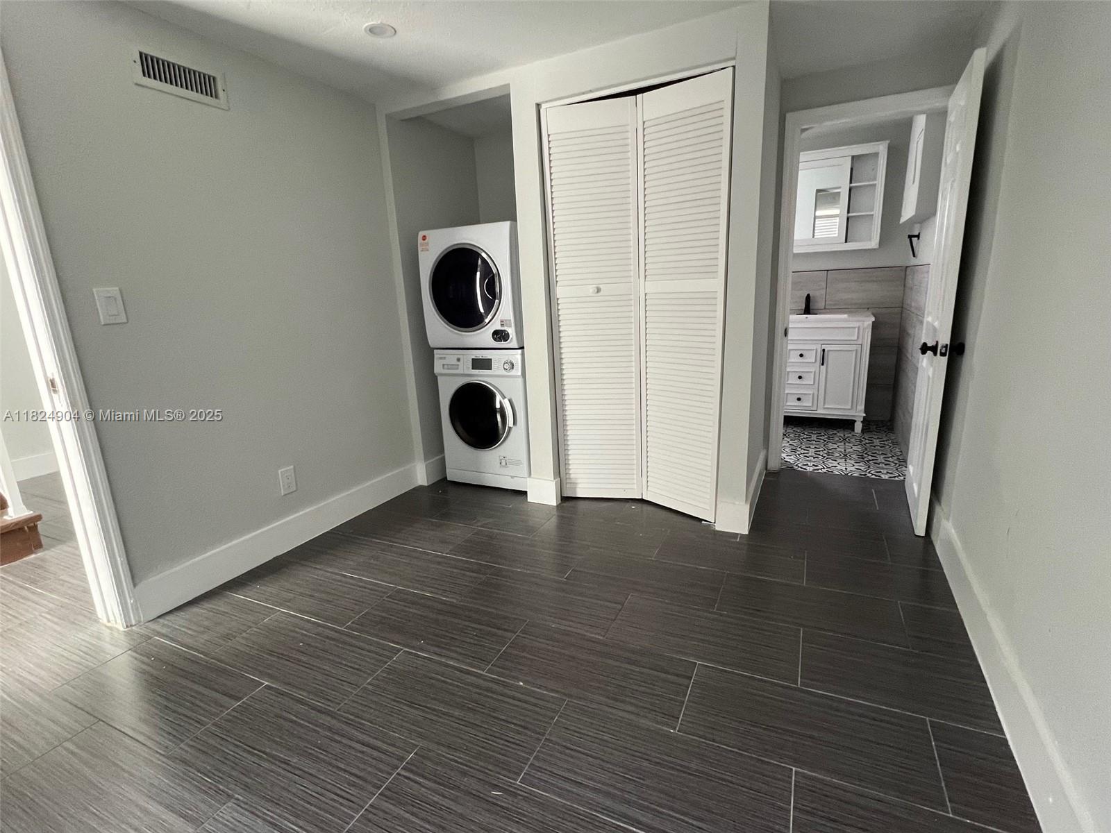 2260 SW 17th St Unit: Back
