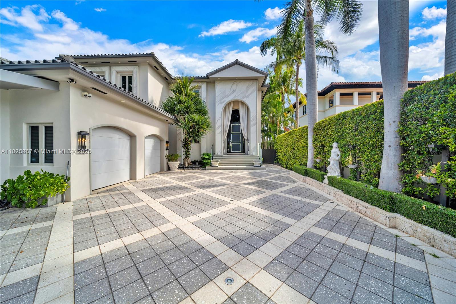 176 S Hibiscus Dr