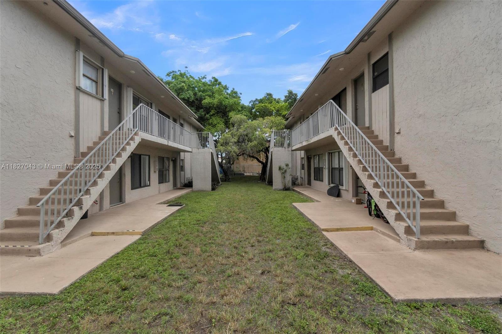 15348 SW 72nd St # 23 Unit: 23-23