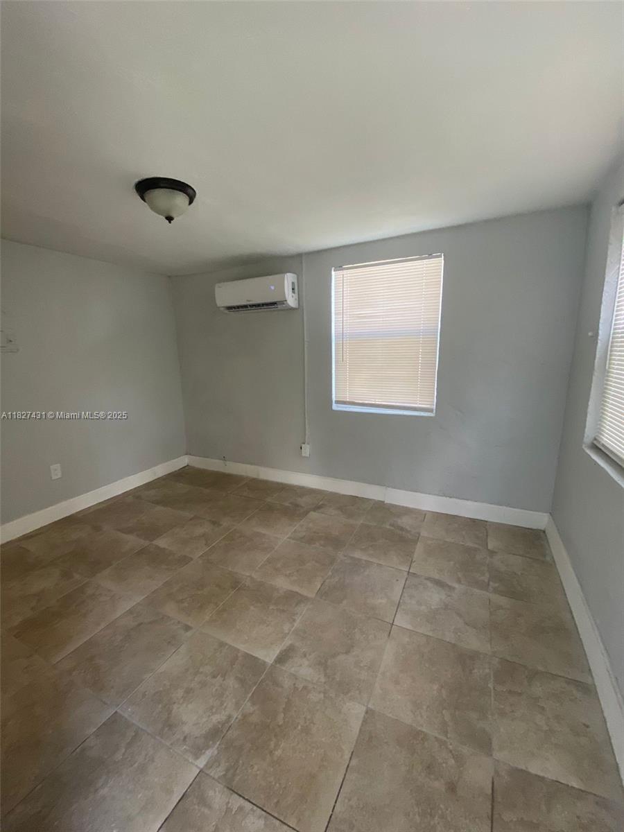 1361 NE 110th Ter # 3