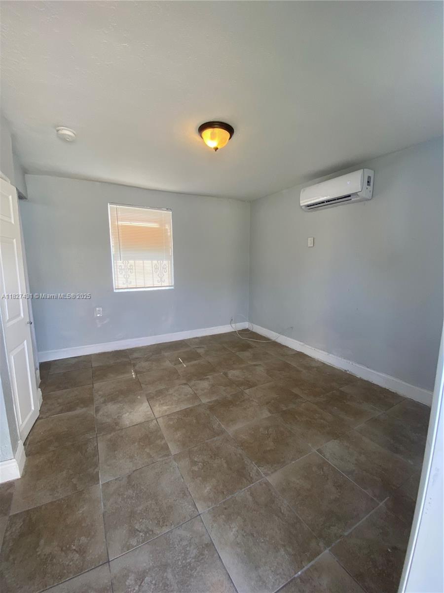 1361 NE 110th Ter # 3