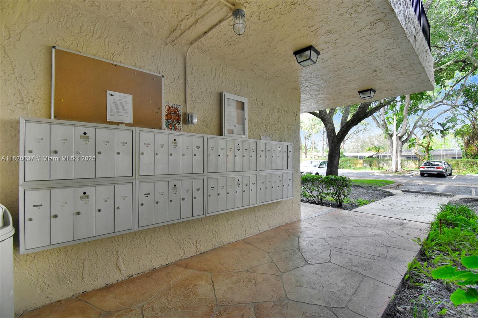 10501 W Broward Blvd # 304