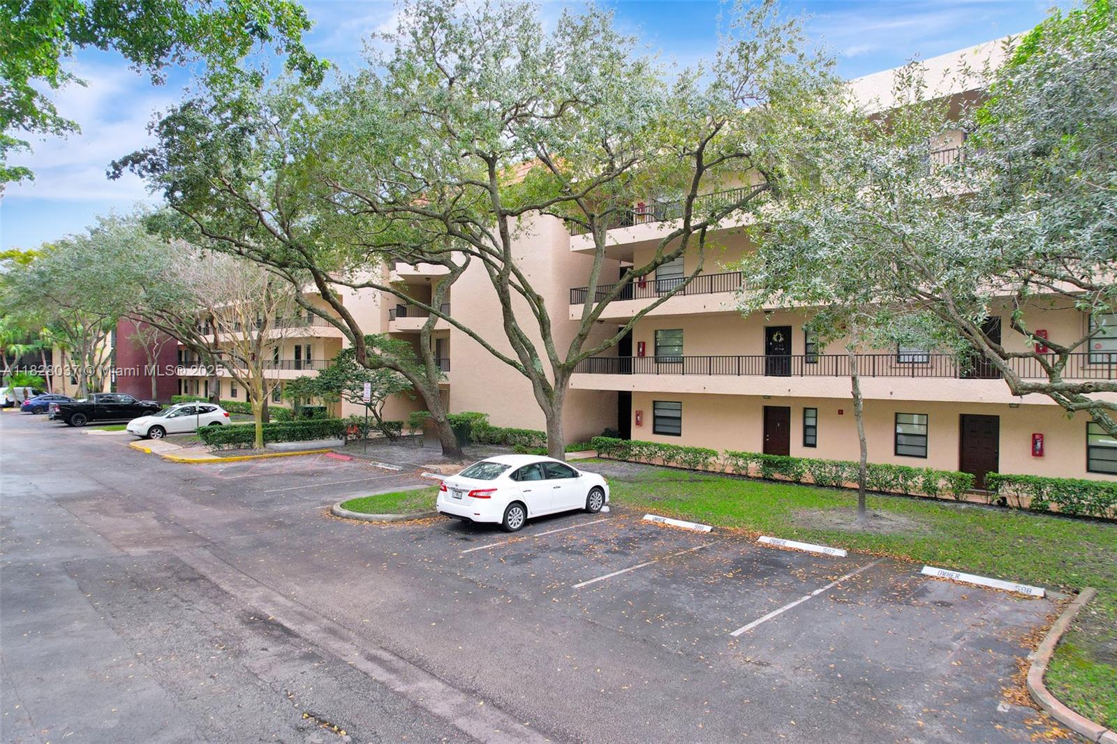 10501 W Broward Blvd # 304