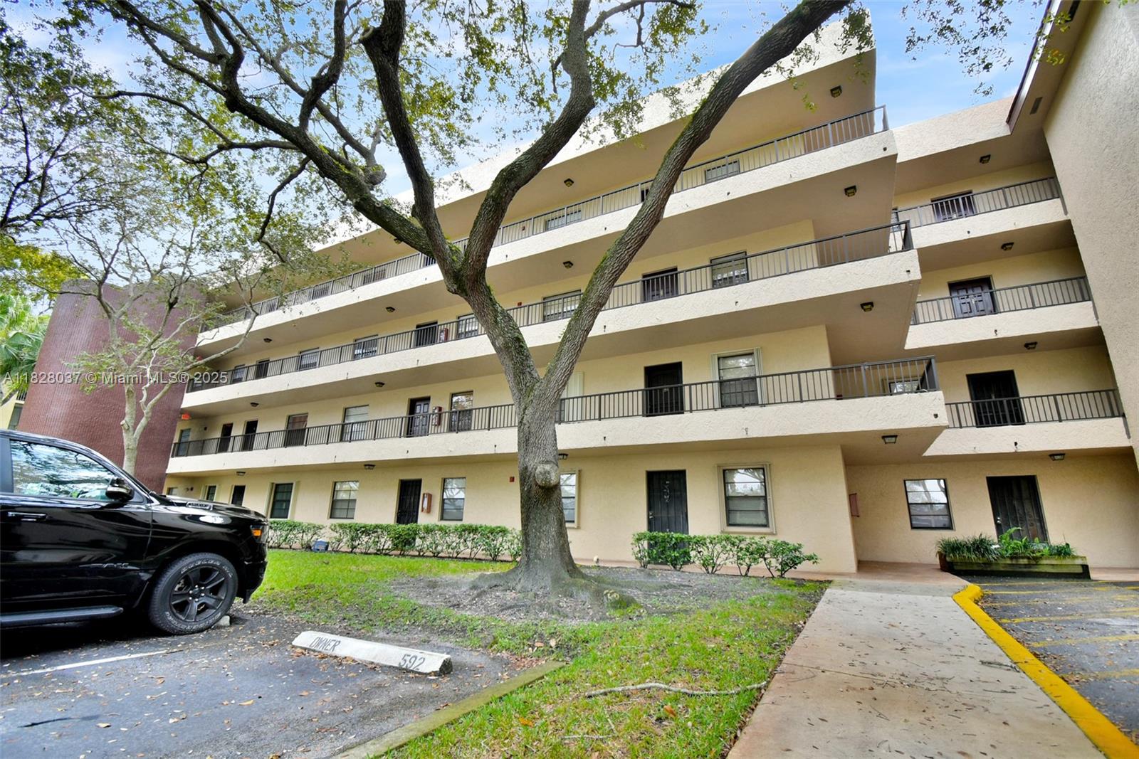 10501 W Broward Blvd # 304