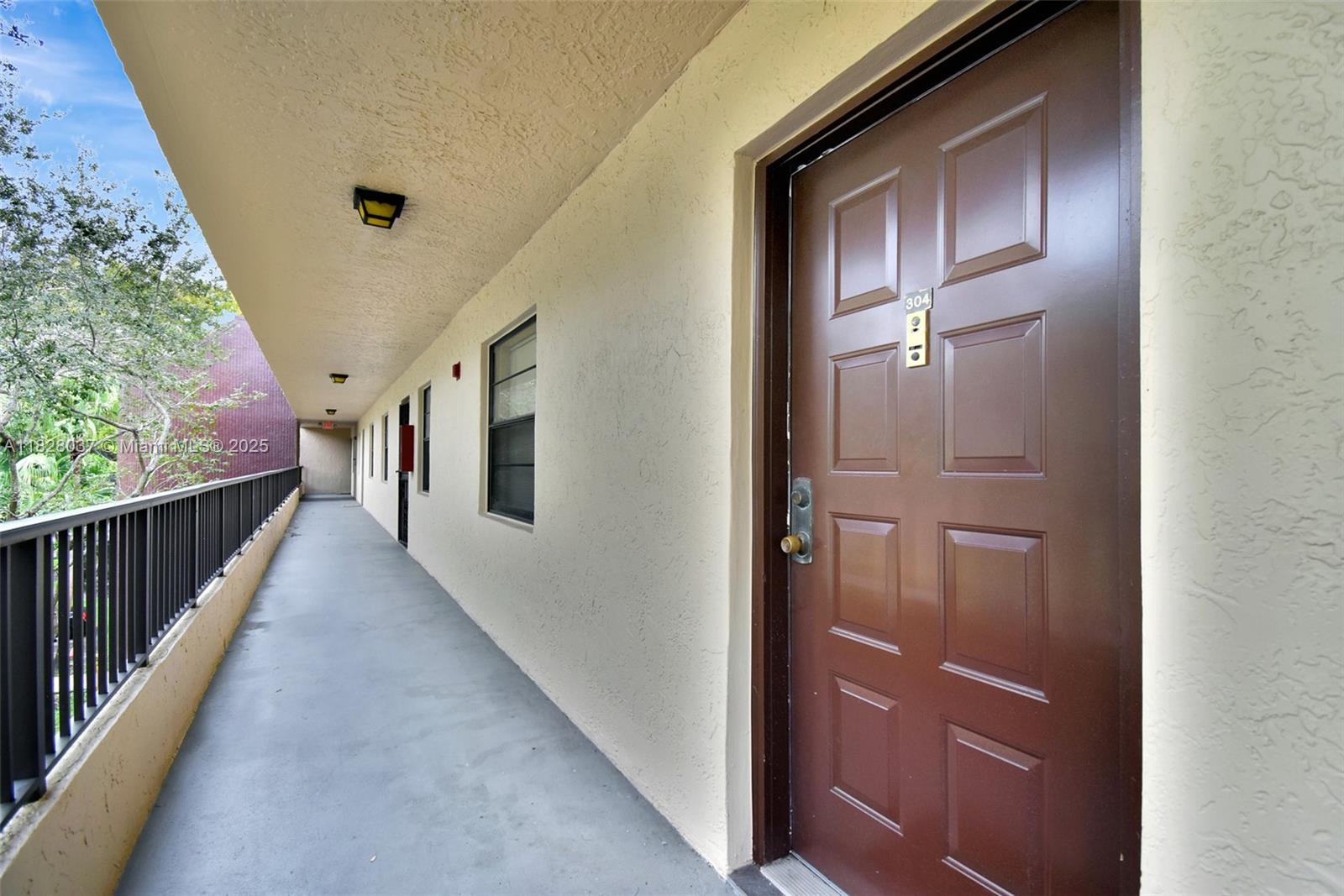 10501 W Broward Blvd # 304