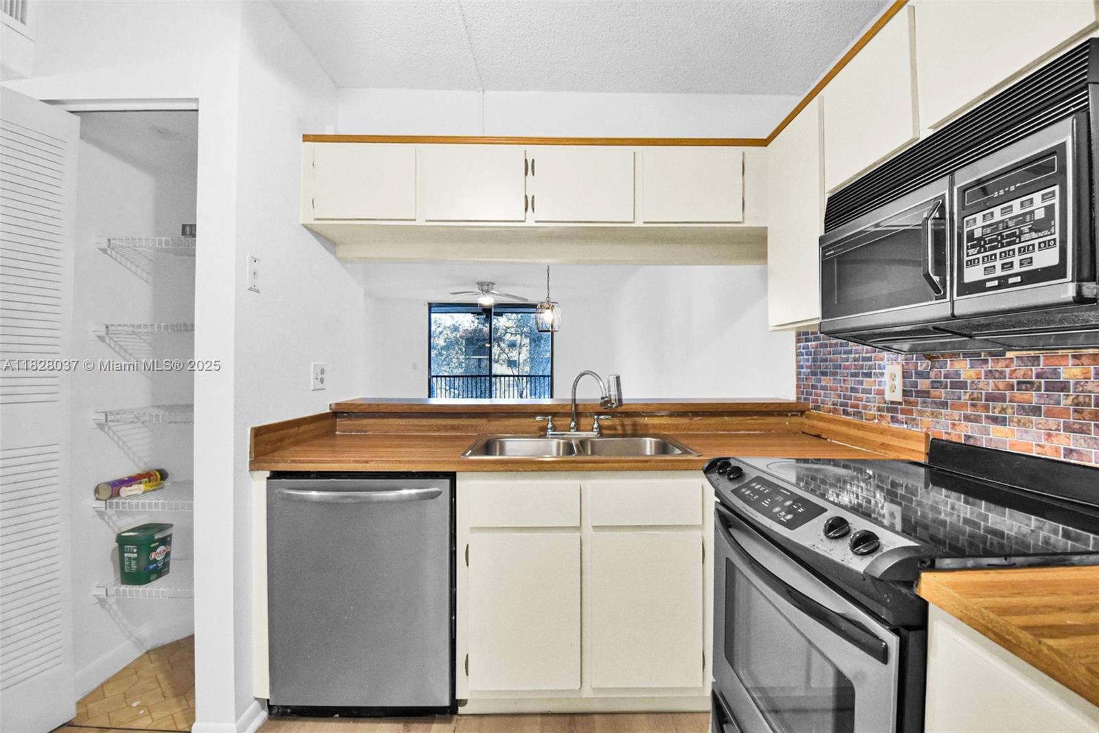 10501 W Broward Blvd # 304