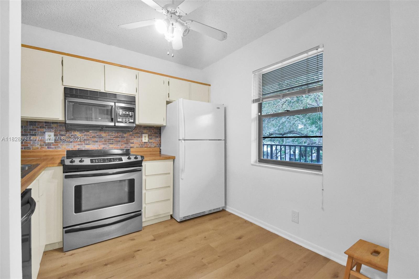10501 W Broward Blvd # 304