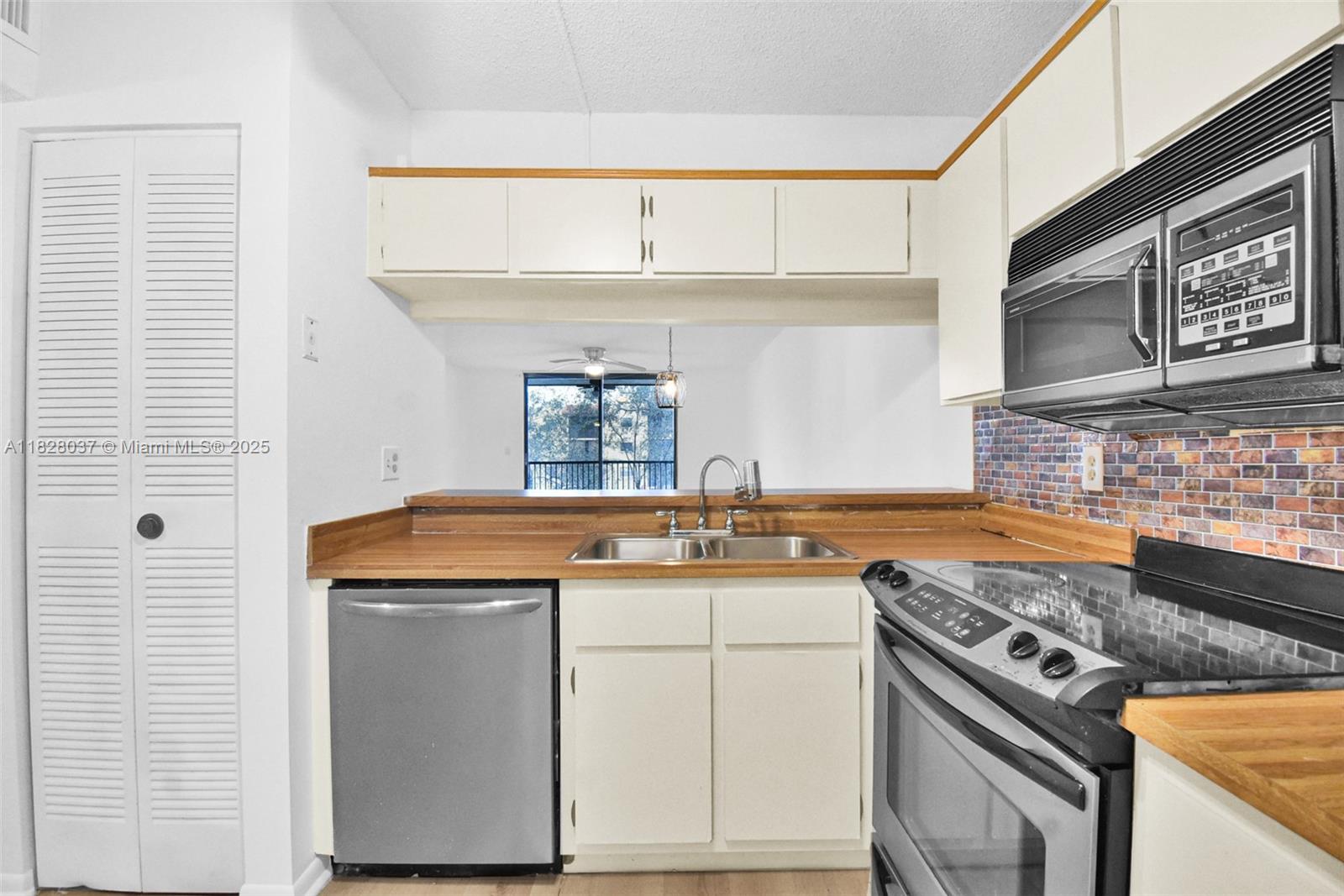10501 W Broward Blvd # 304