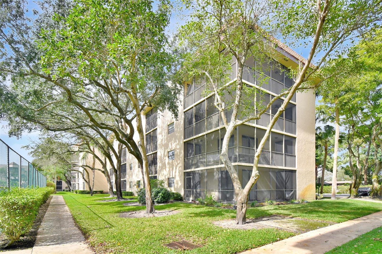 10501 W Broward Blvd # 304
