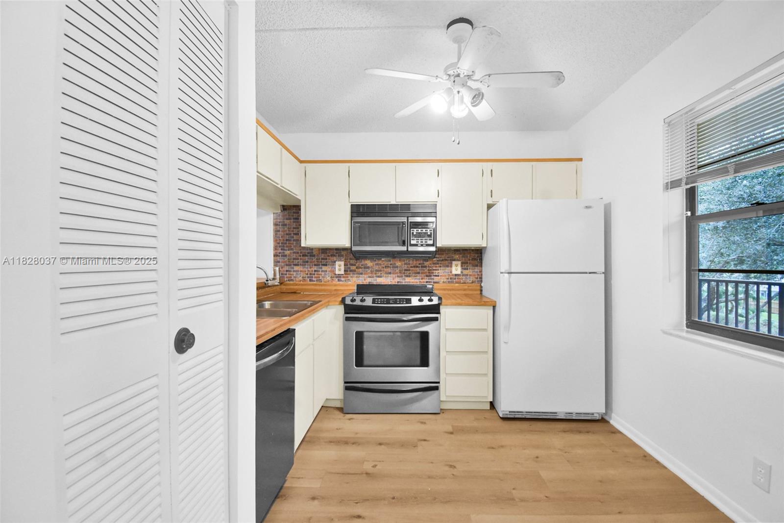 10501 W Broward Blvd # 304