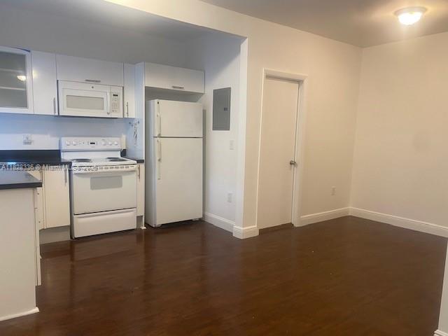 577 NE 62nd St # 8