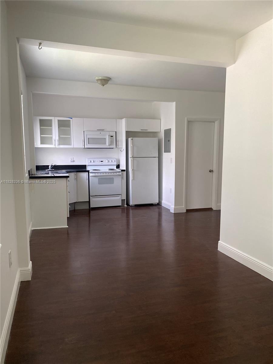 577 NE 62nd St # 8