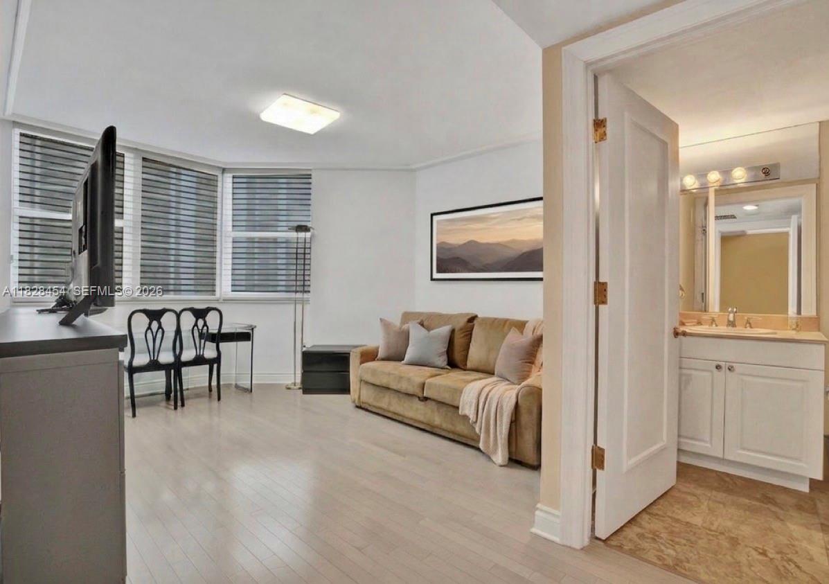 20201 E Country Club Dr # 901