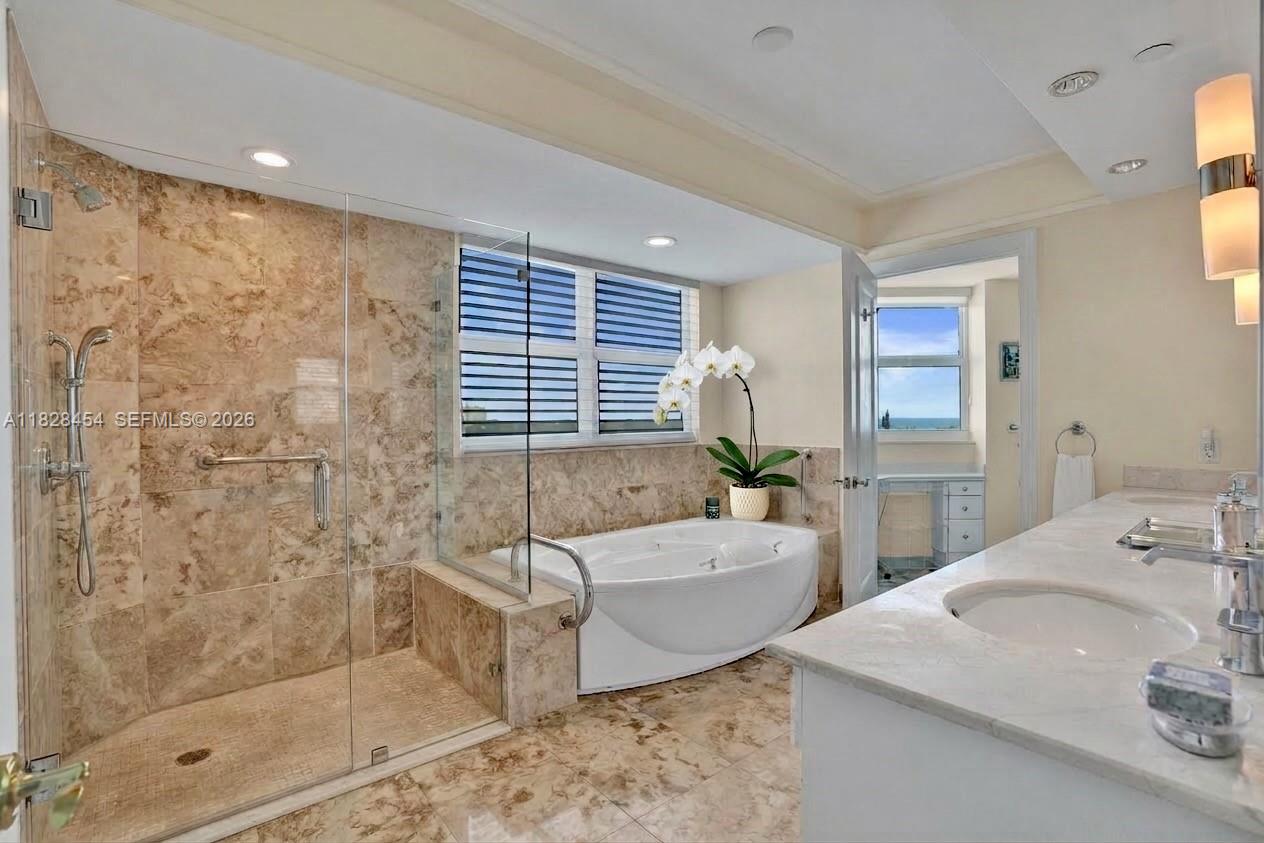 20201 E Country Club Dr # 901