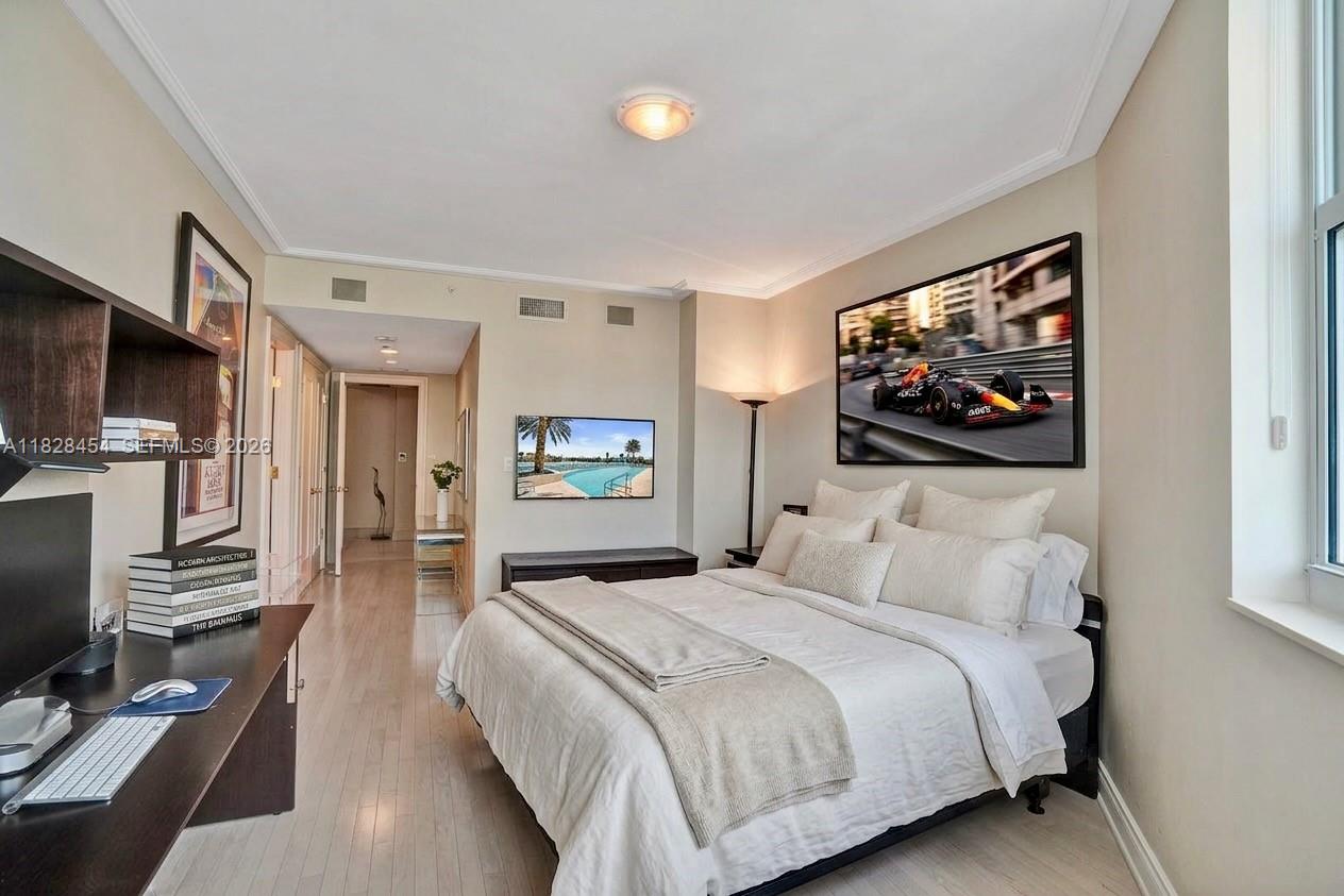 20201 E Country Club Dr # 901
