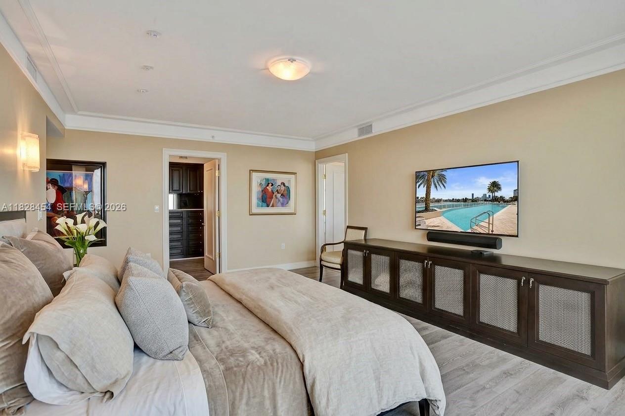 20201 E Country Club Dr # 901