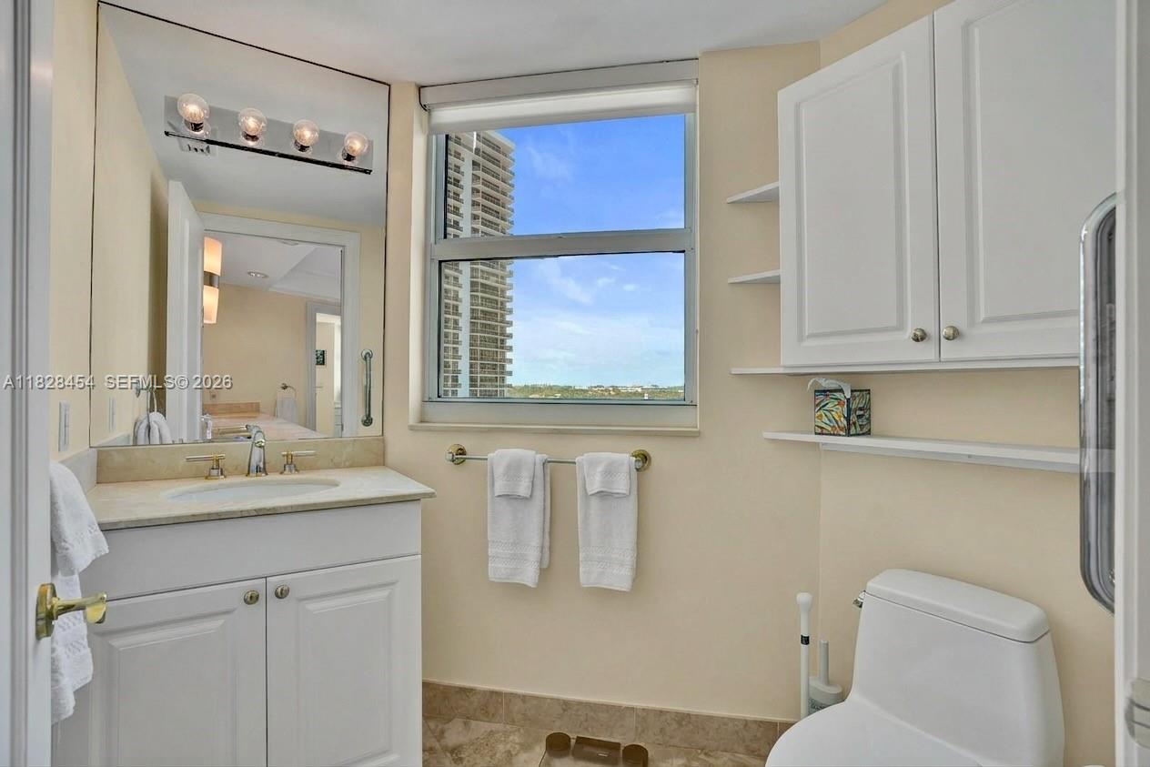 20201 E Country Club Dr # 901