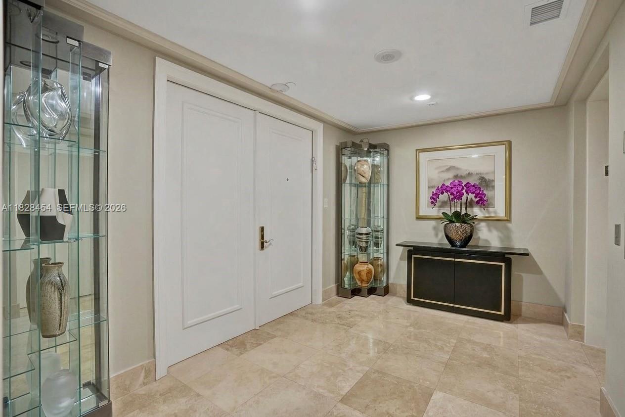 20201 E Country Club Dr # 901