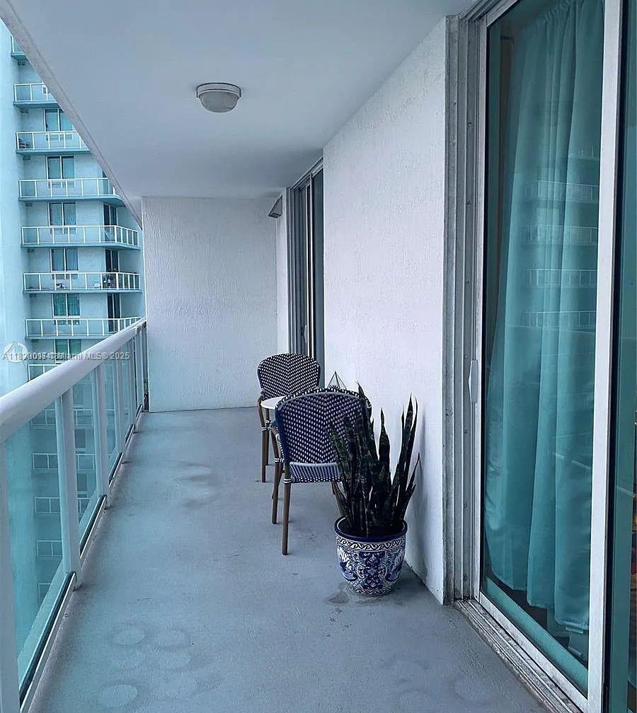 1800 N Bayshore Dr # 3106