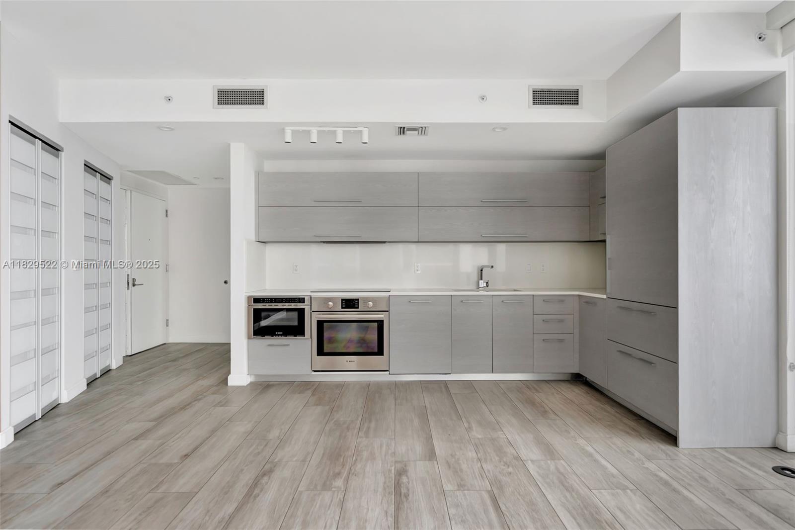 55 SW 9th St # 3908, Miami Unit: 3908