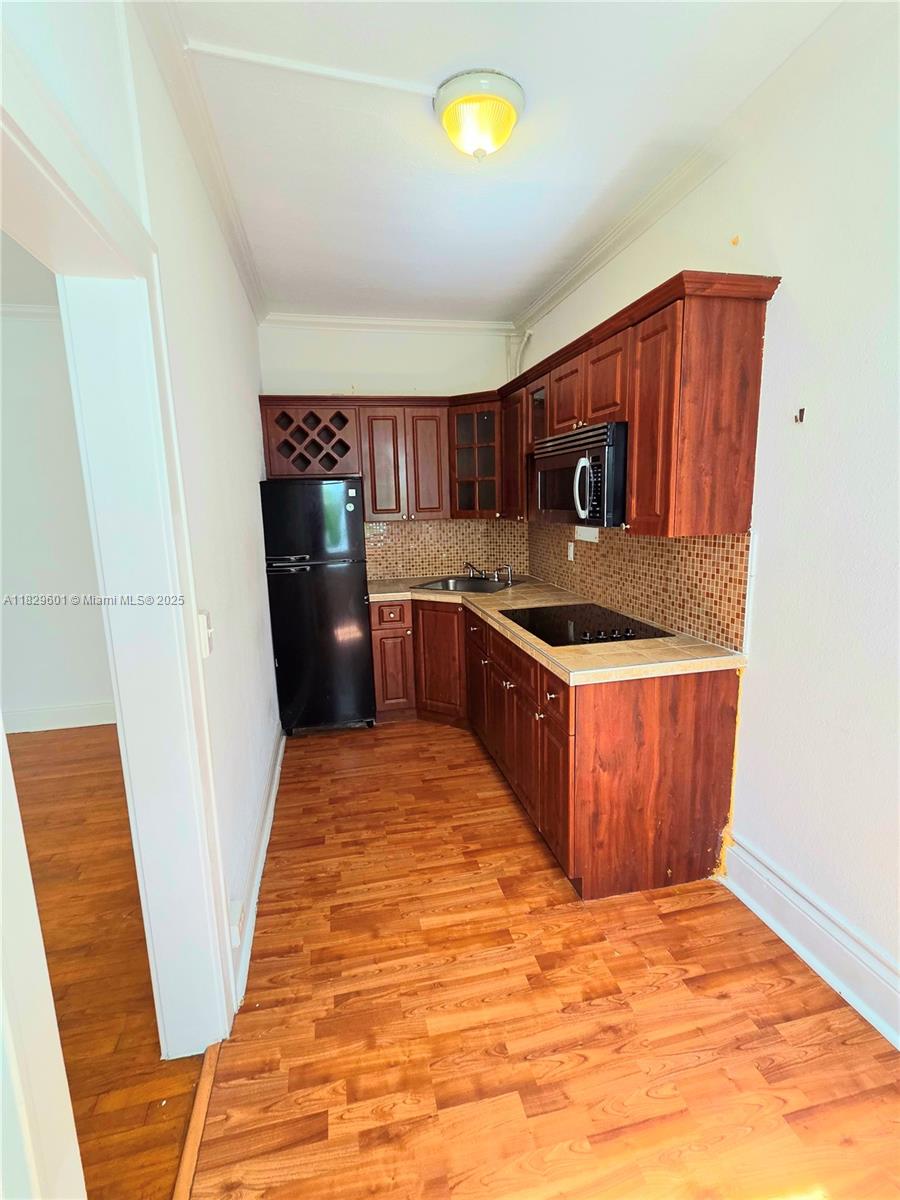 126 Mendoza Ave # 9