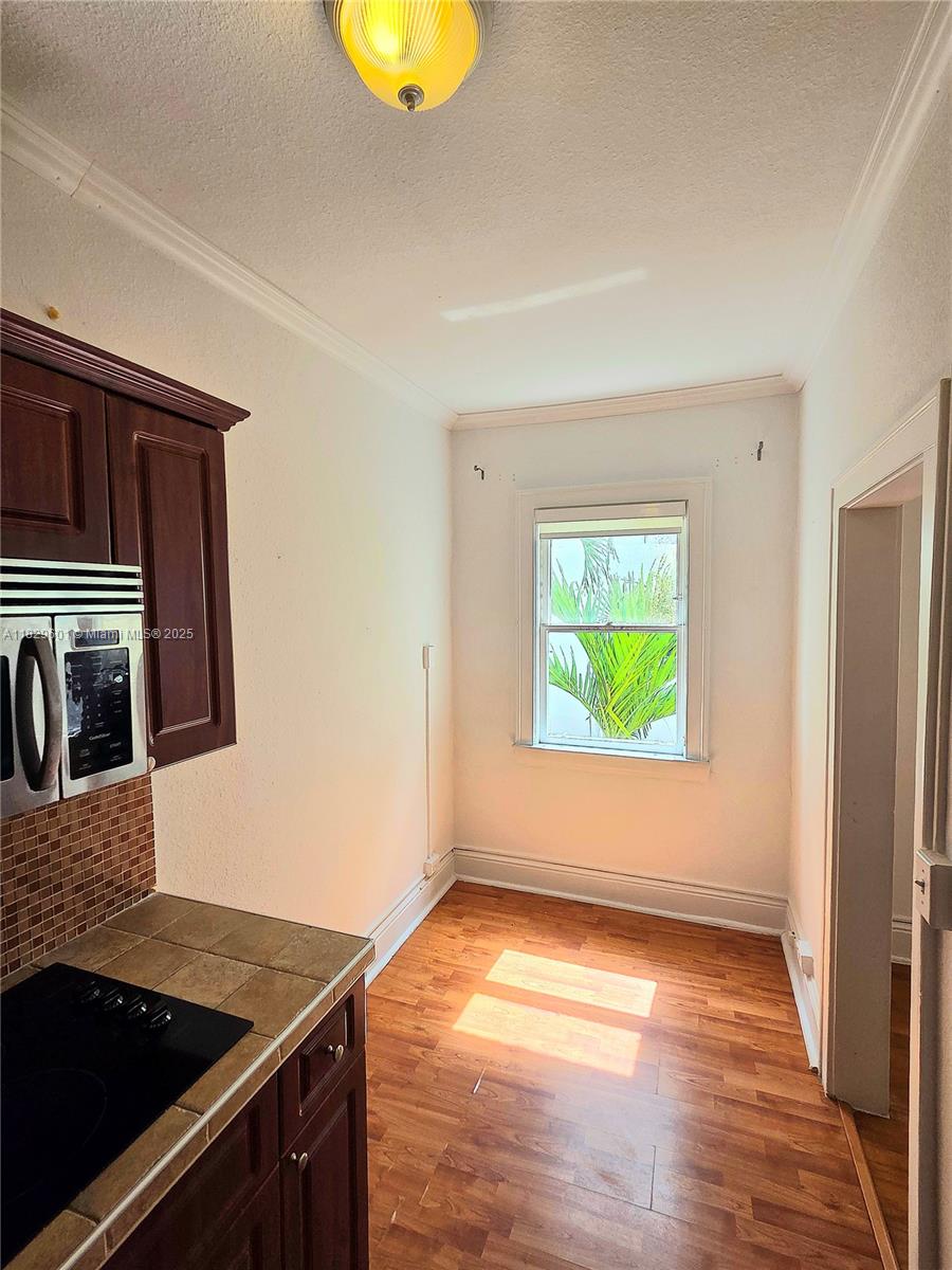 126 Mendoza Ave # 9