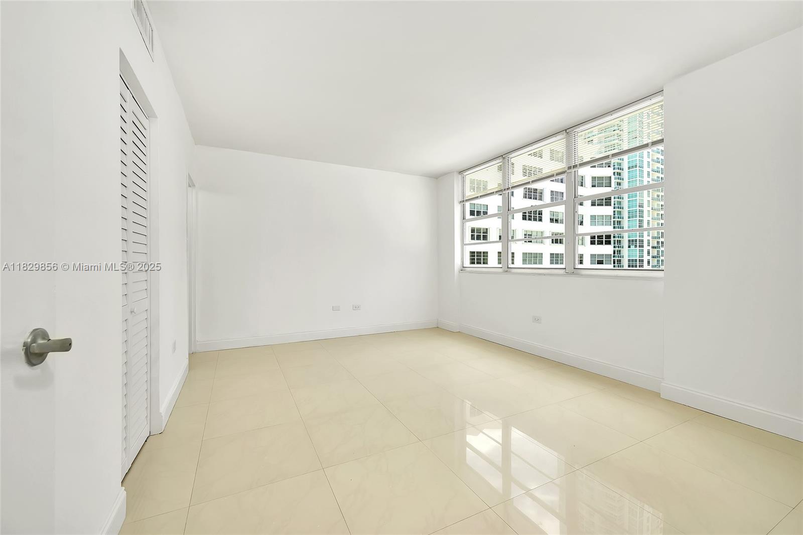 801 Brickell Bay Dr # 1562