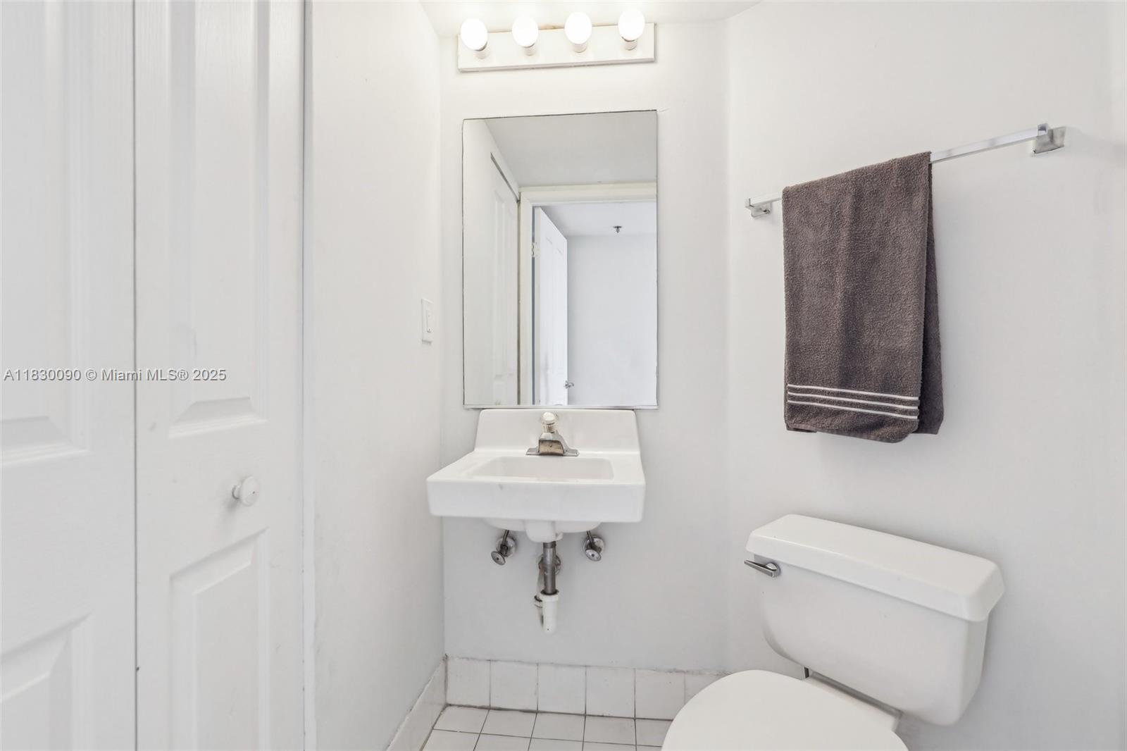 2351 Douglas Rd # 1305 Unit: PH 1305
