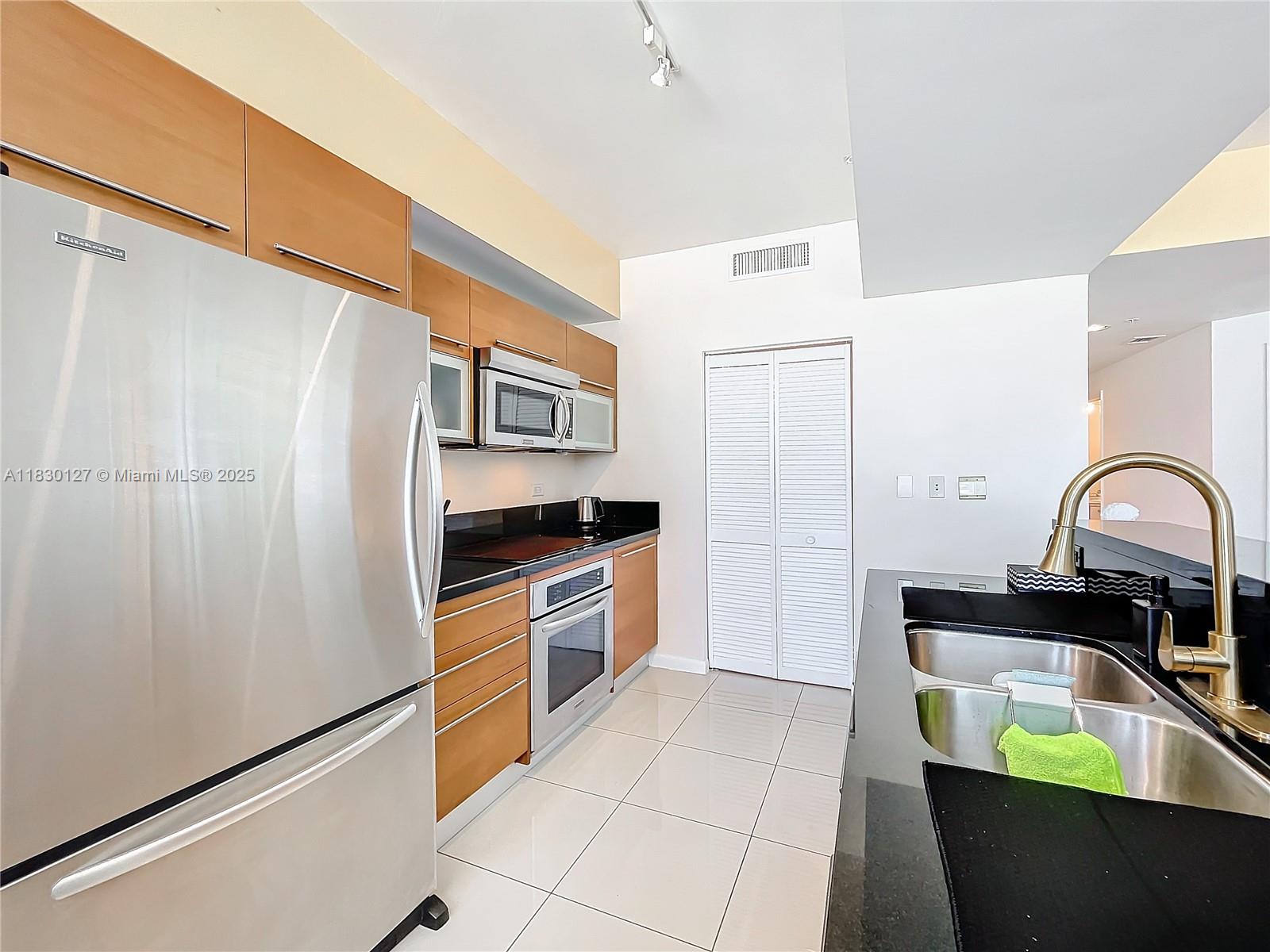 244 Biscayne Blvd # 1108