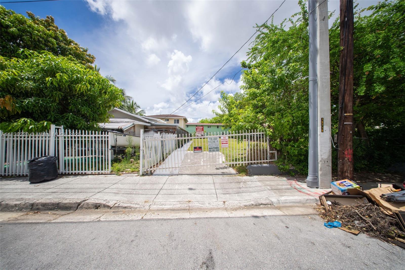 367 SW 11th St