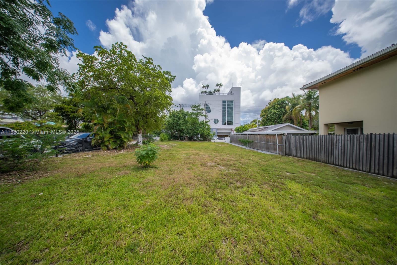 367 SW 11th St