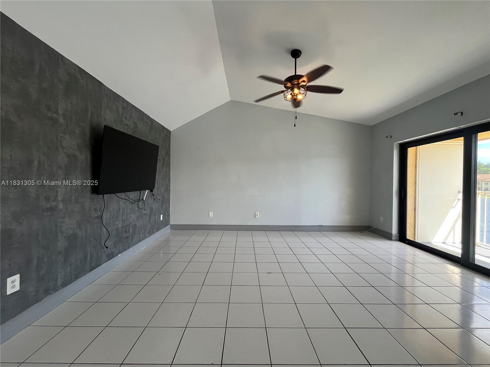 450 NW 214th St # 205