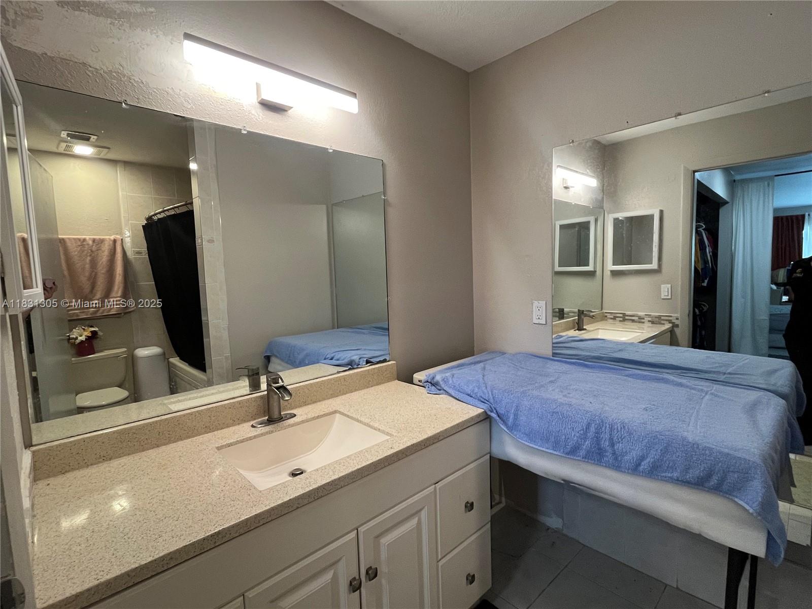 450 NW 214th St # 205