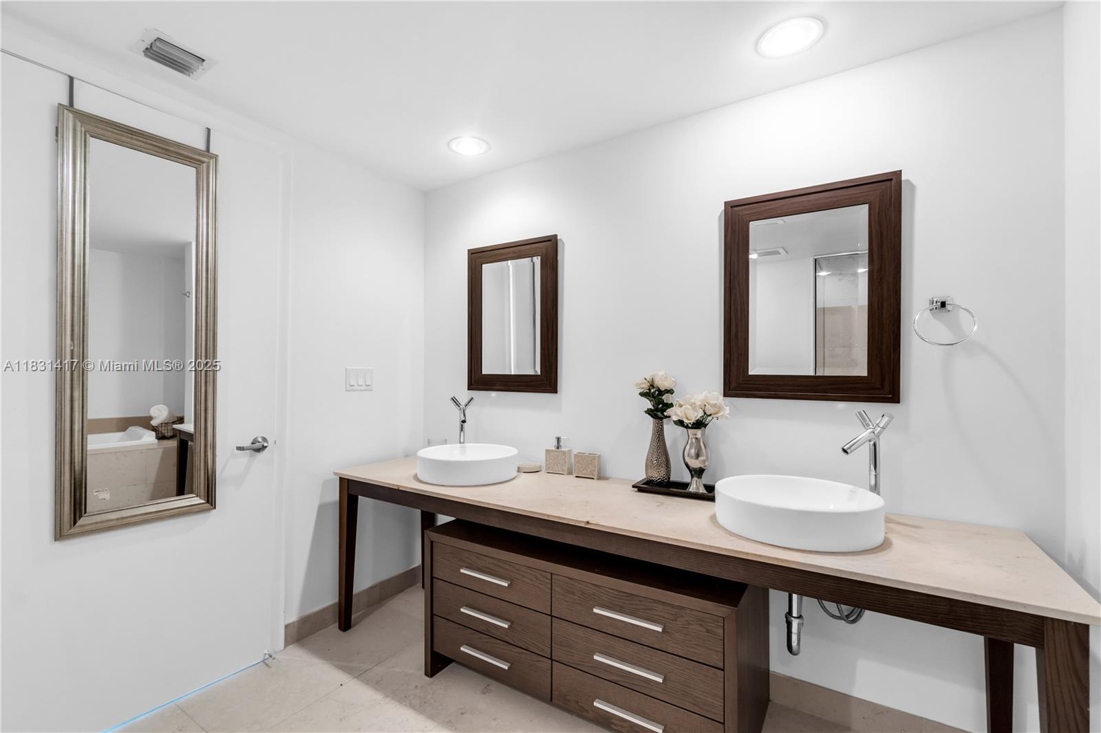 495 Brickell Ave # 4905