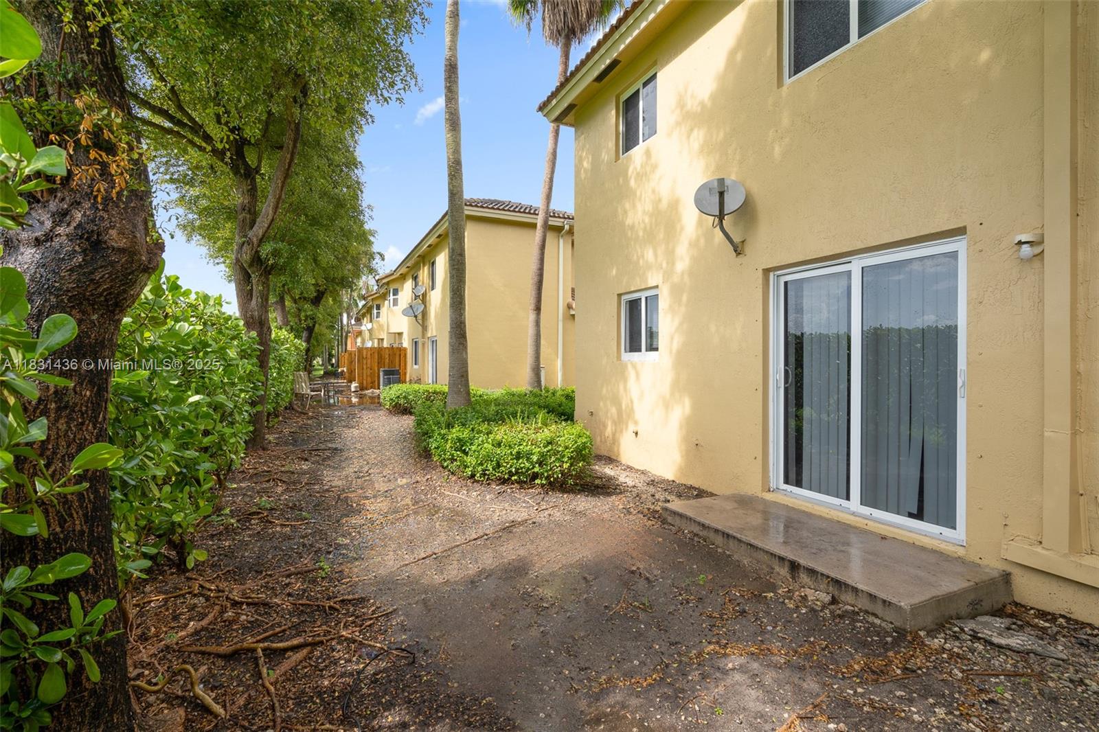 980 NE 33rd Ter # 104