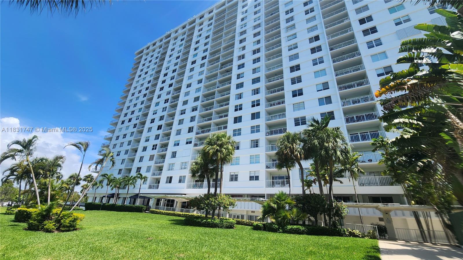 500 Bayview Dr # 1725