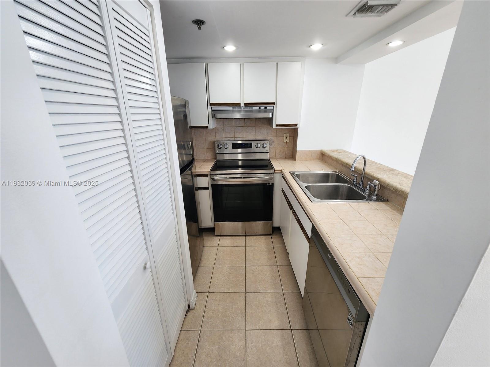 540 Brickell Key Dr # 1603