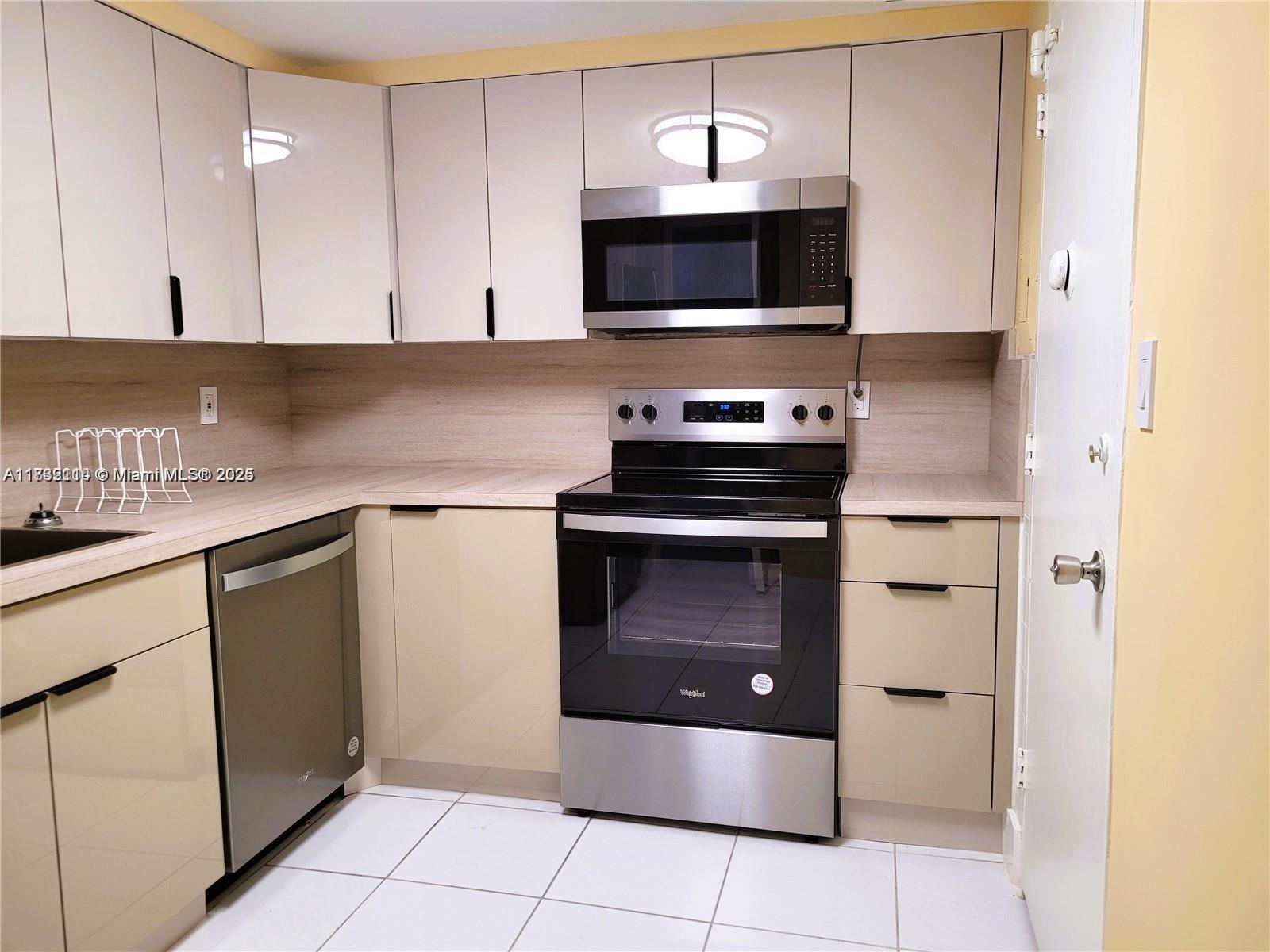 9225 Collins Ave # B Unit: PH B