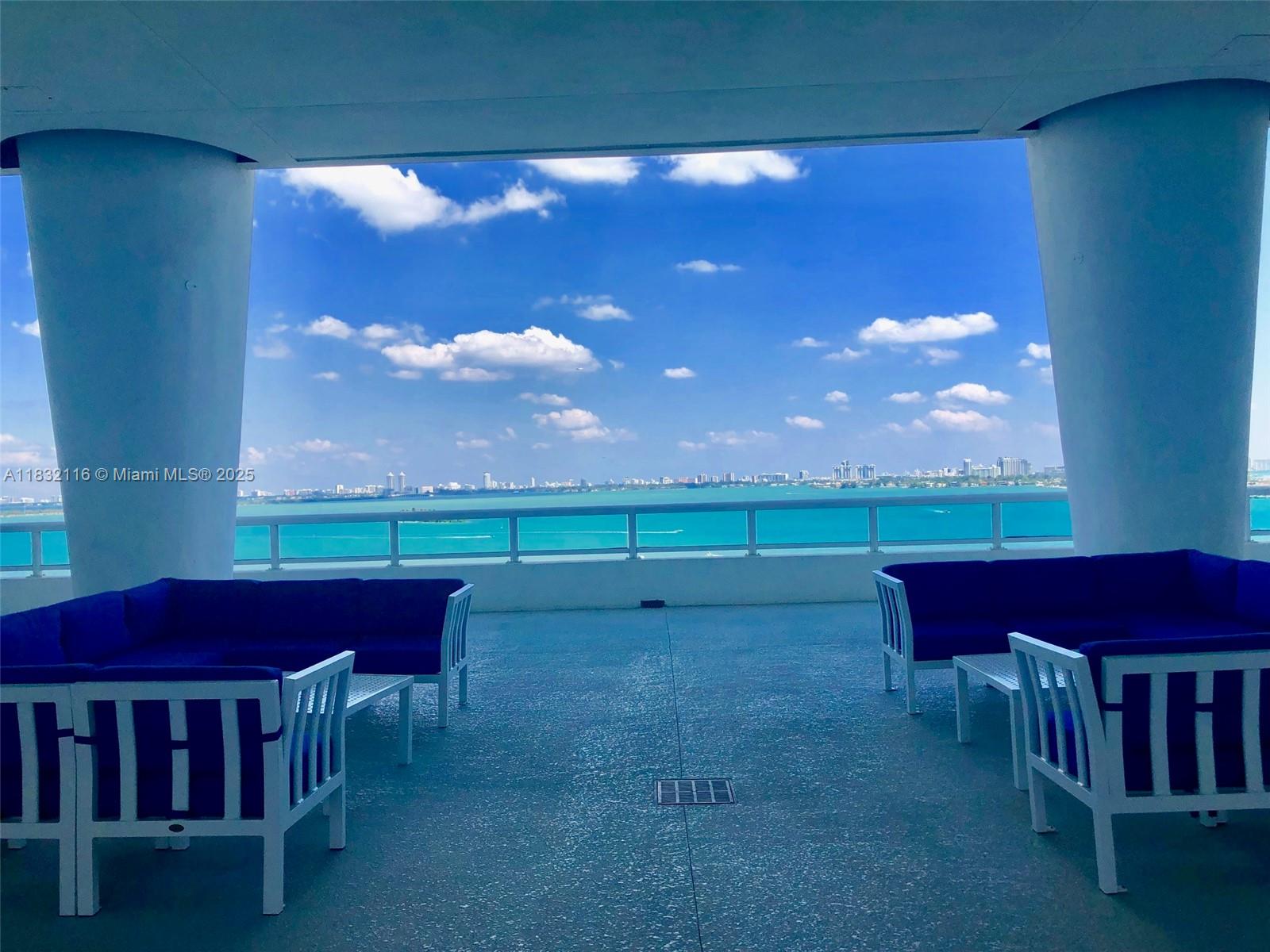 1800 N Bayshore # 2011