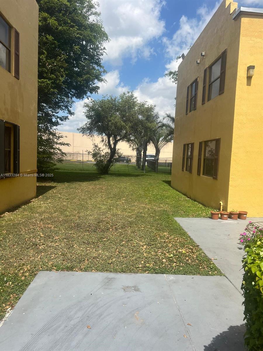 580 NW 114th Ave # 103