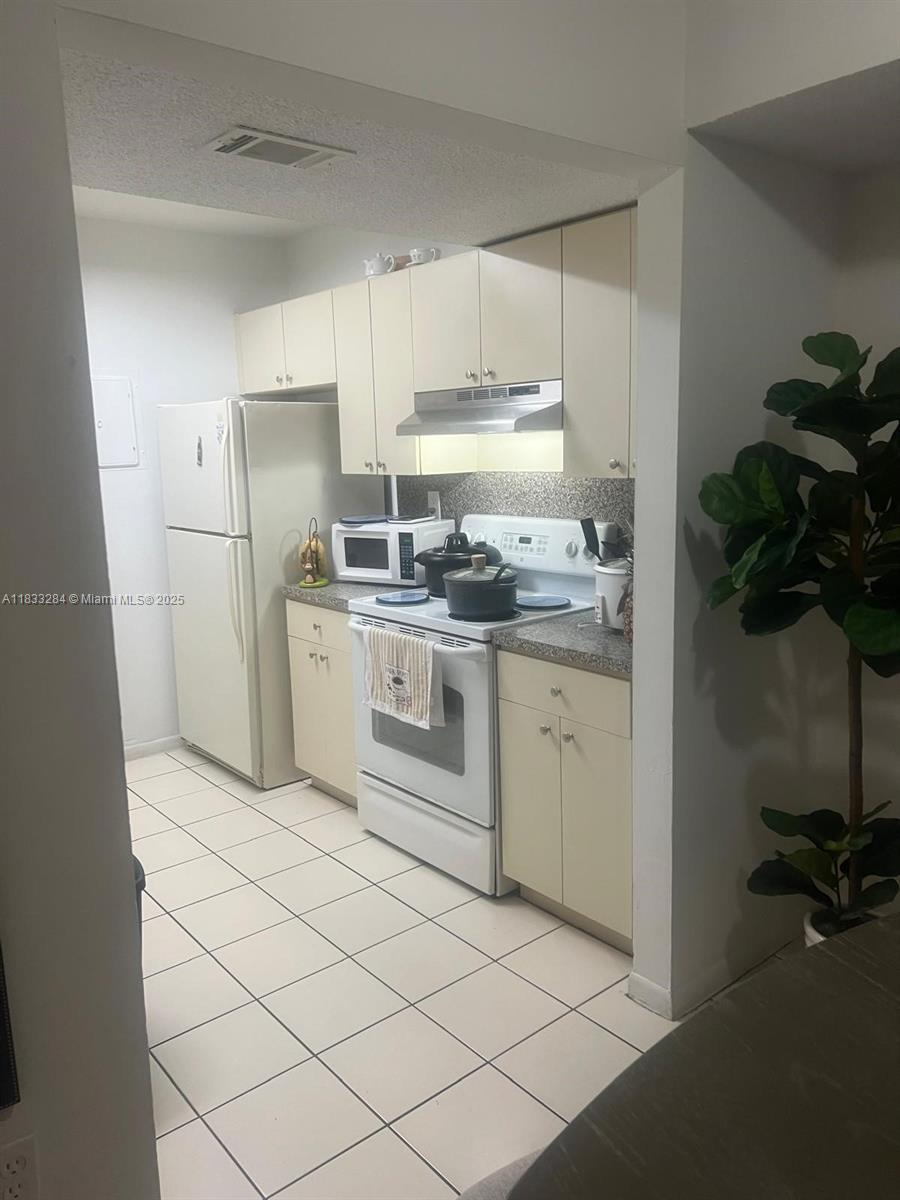 580 NW 114th Ave # 103