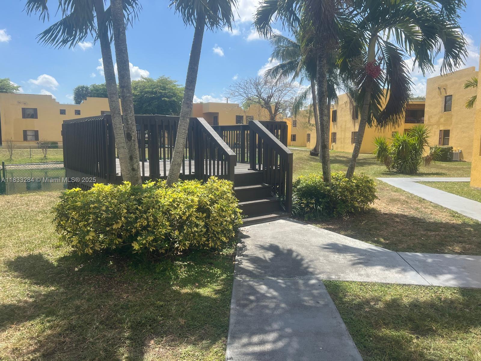 580 NW 114th Ave # 103