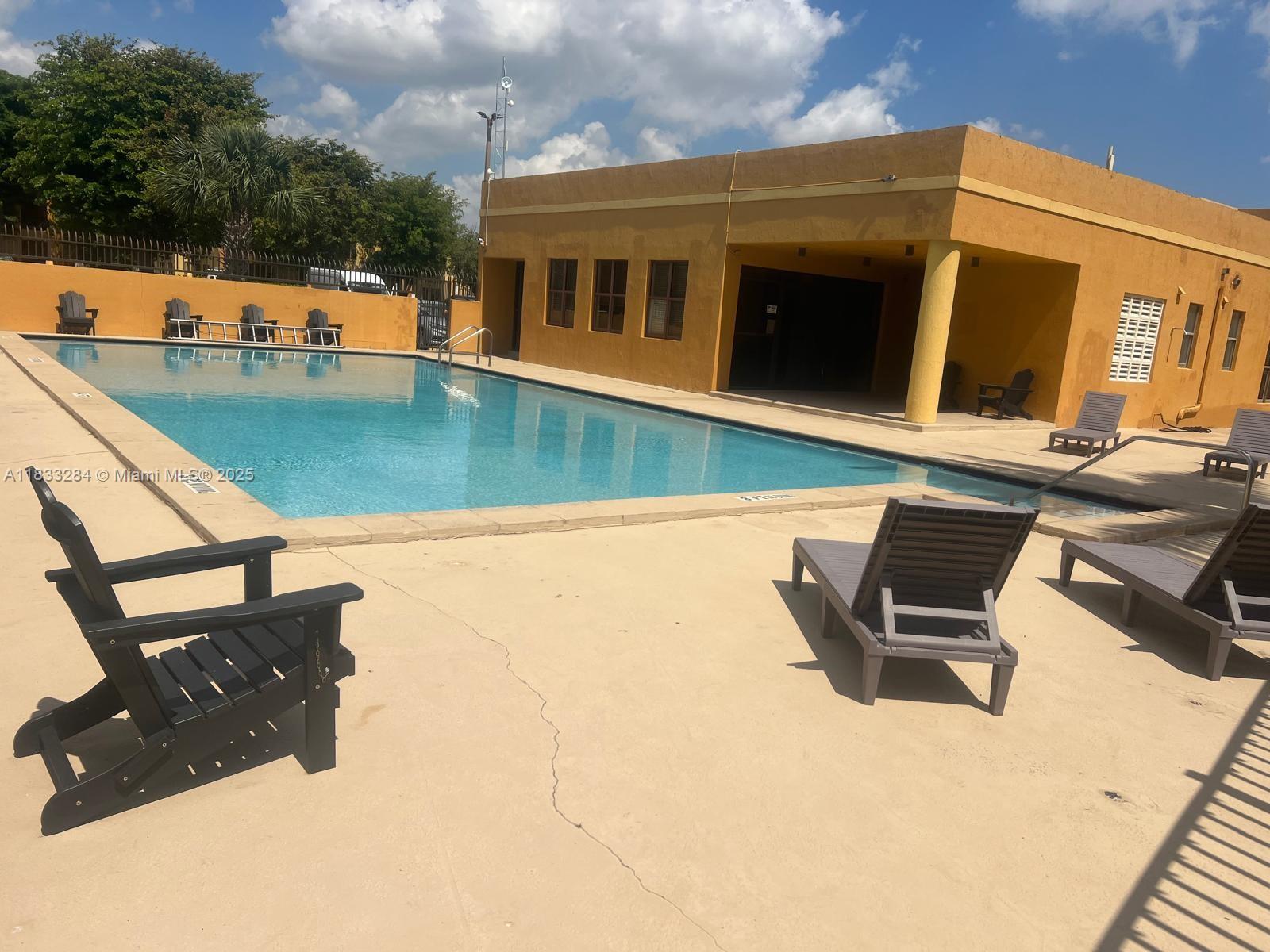 580 NW 114th Ave # 103