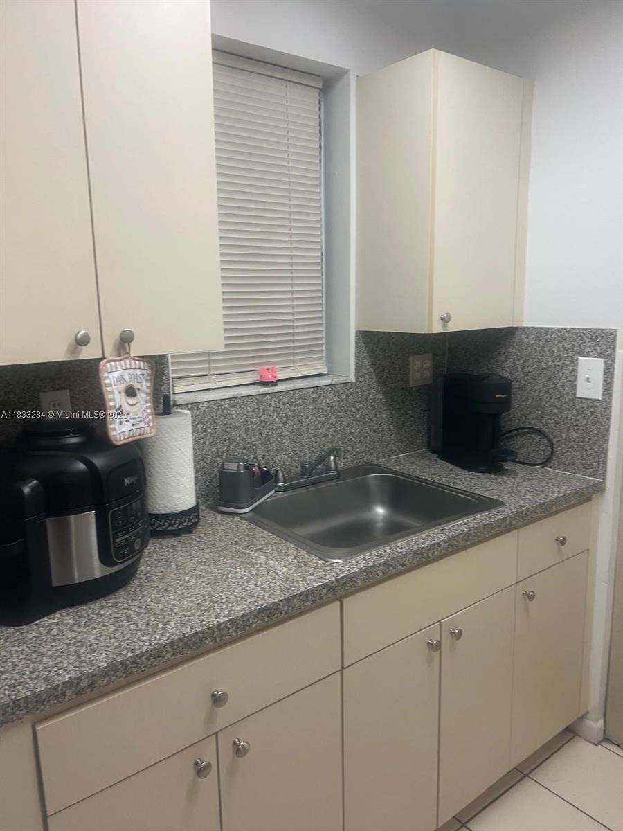 580 NW 114th Ave # 103