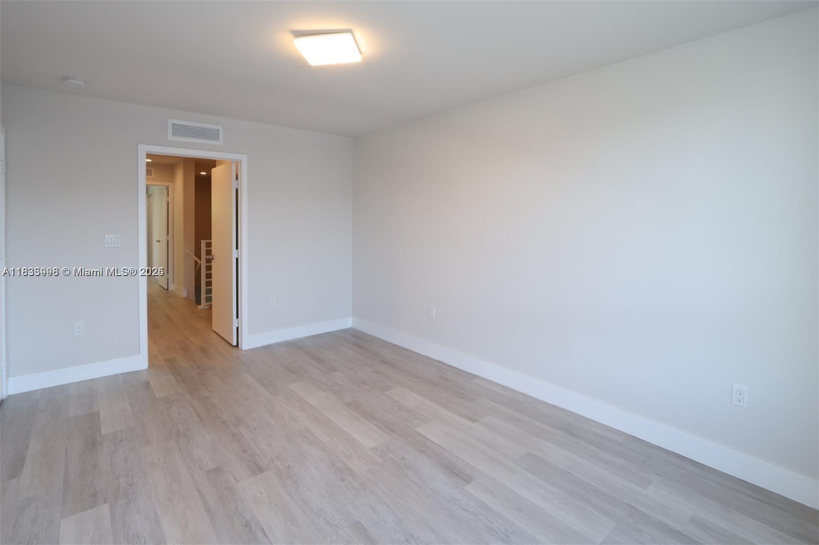 2555 NE 193rd St # 2223