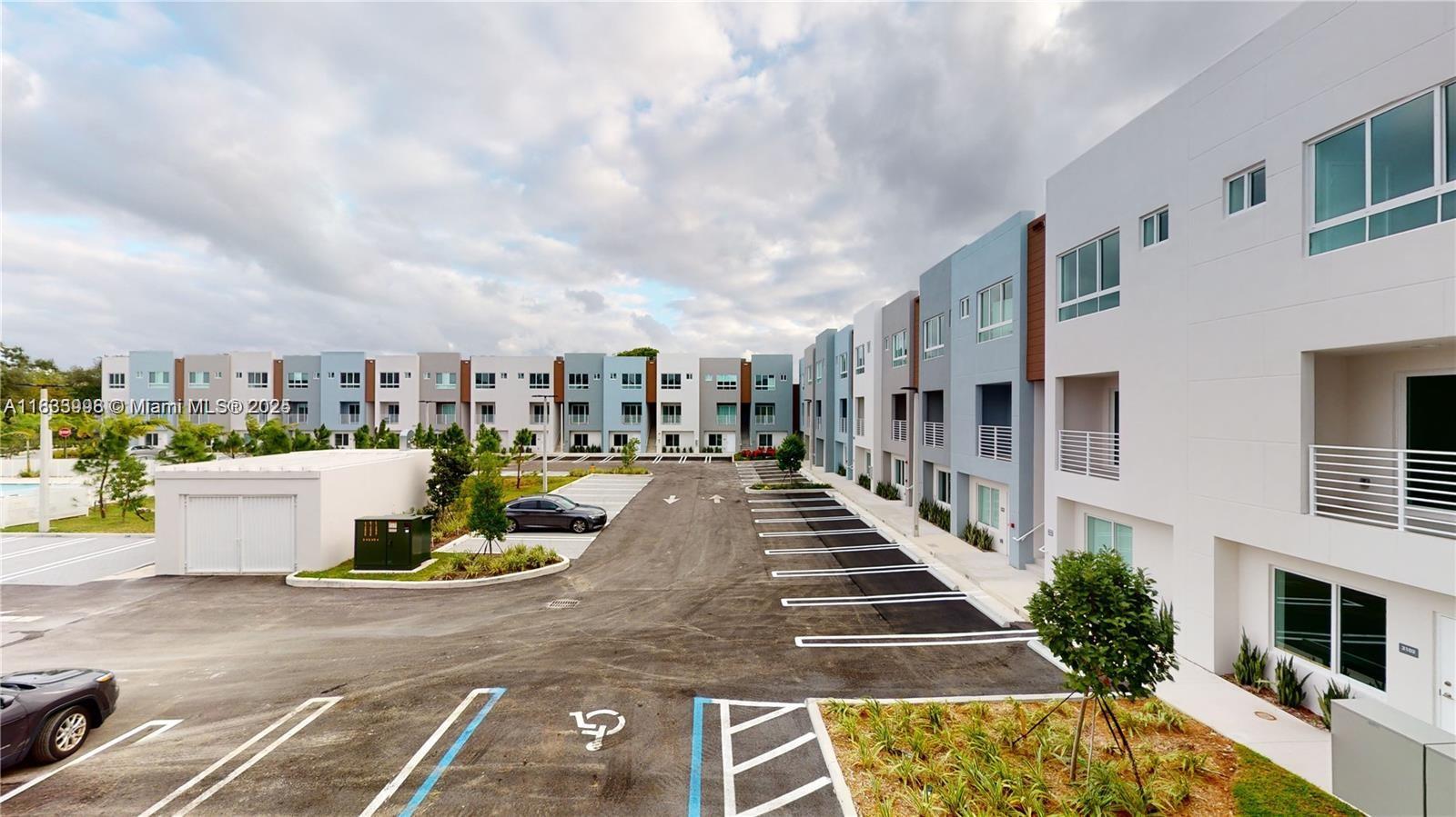 2555 NE 193rd St # 2223