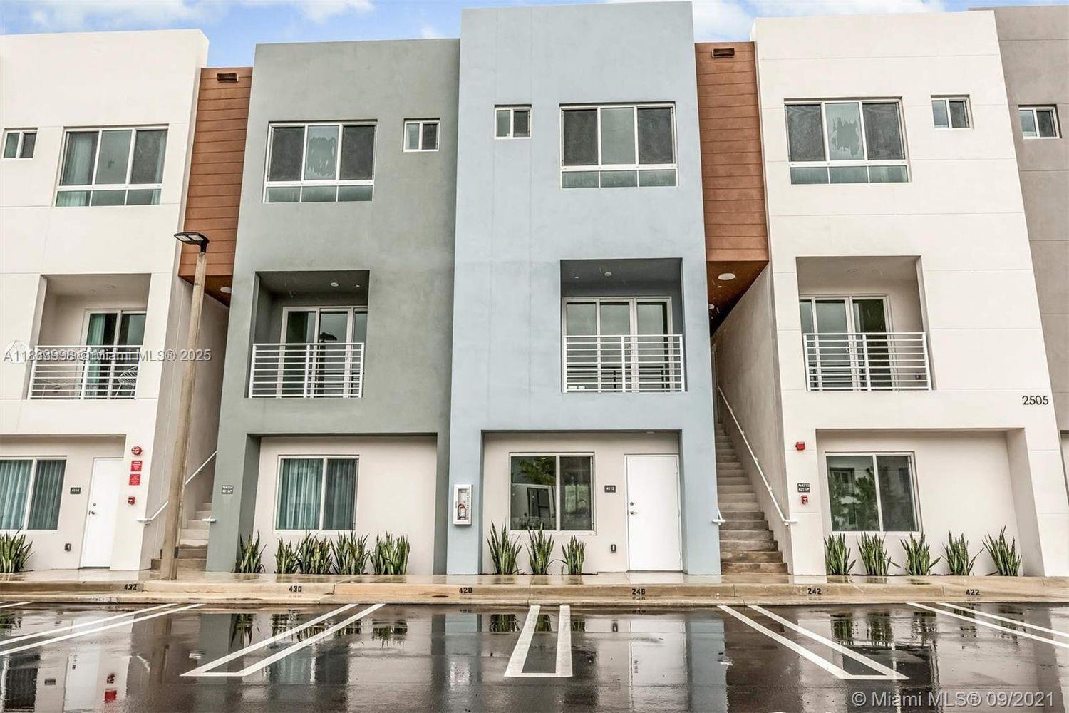 2555 NE 193rd St # 2223