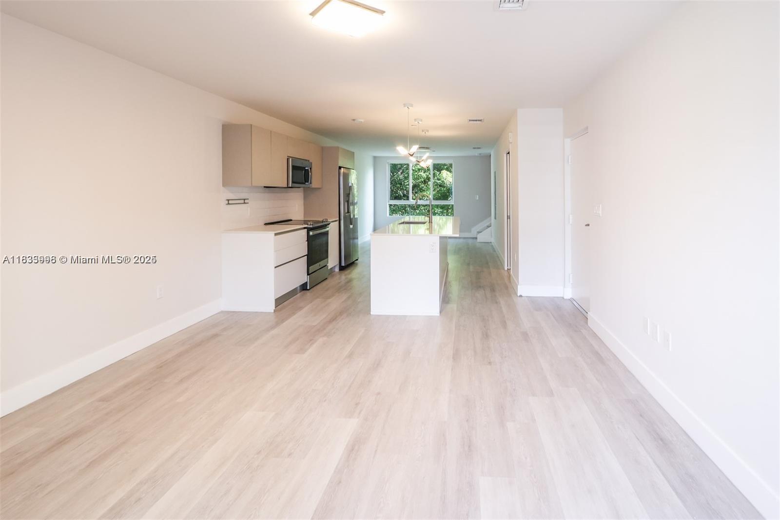 2555 NE 193rd St # 2223